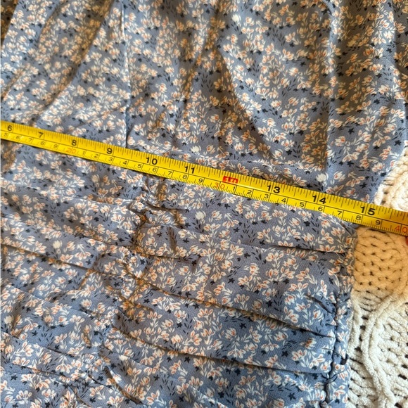 ASTR The Label Floral Blue Dress with Ruffle Hem Size L - Picture 10 of 13